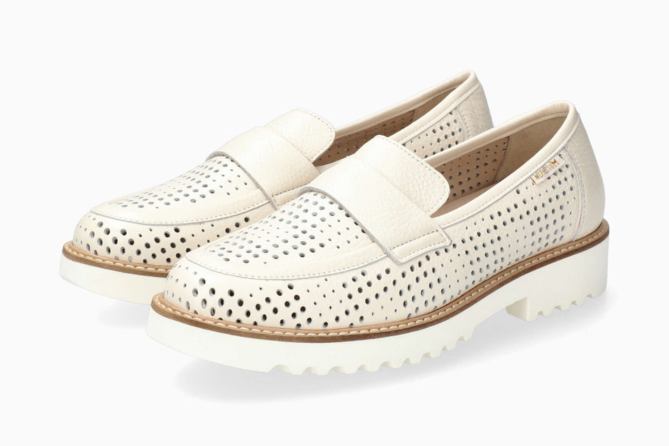 Stessy Perf - Light Sand | M7BQ