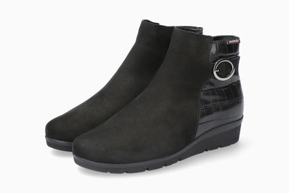 Nelcia - Black | M4DY