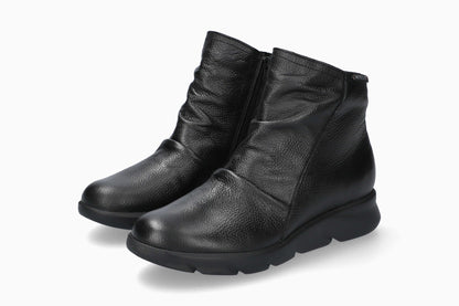 Celiane - Black | M5XU