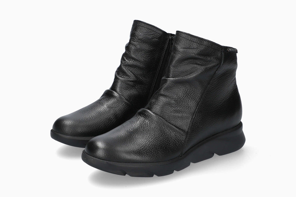 Celiane - Black | M5XU